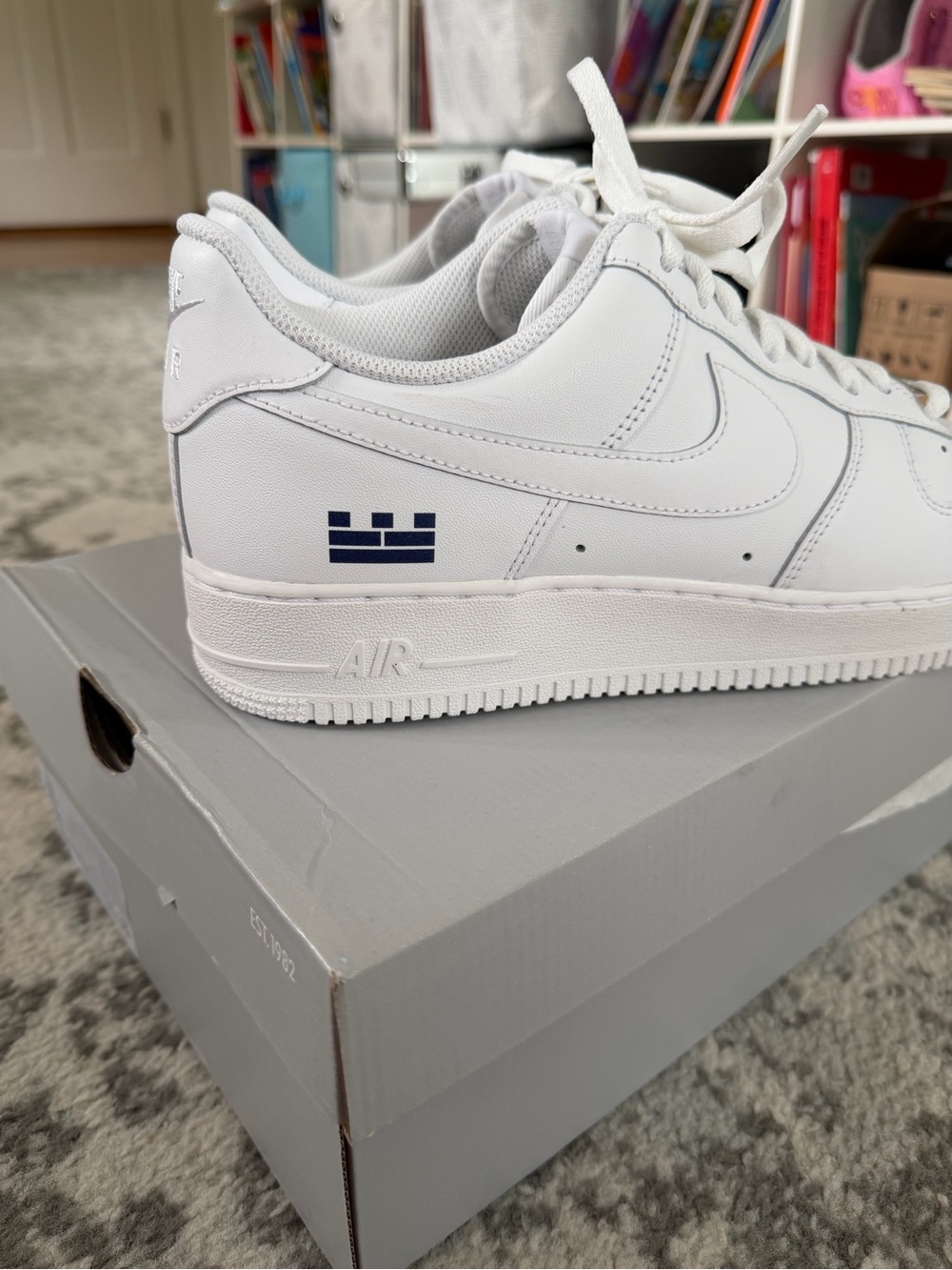 Nike Men's Low-Top Sneakers in White with Navy Accent Air Force 1 ‘07 - Picture 2 of 11